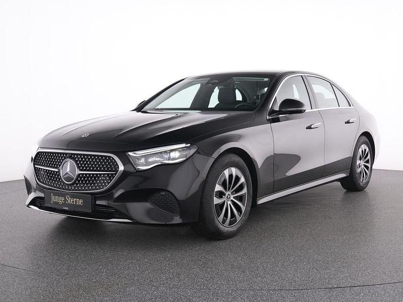 Gebraucht Mercedes E220 Avantgarde 197 PS (144 kW) 2025 Schwarz Limousine