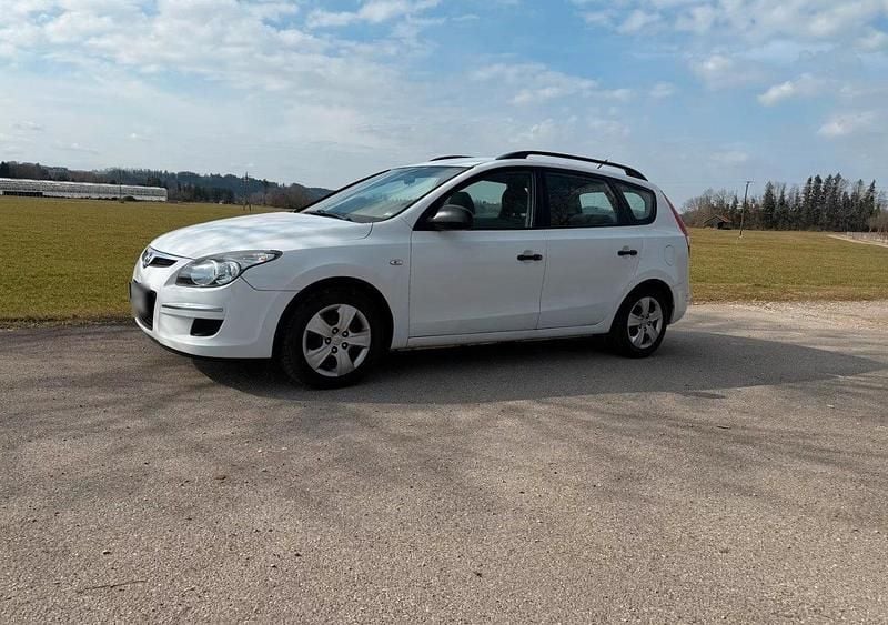Gebraucht Hyundai i30 108 PS (79 kW) 2009 Weiß Kombi