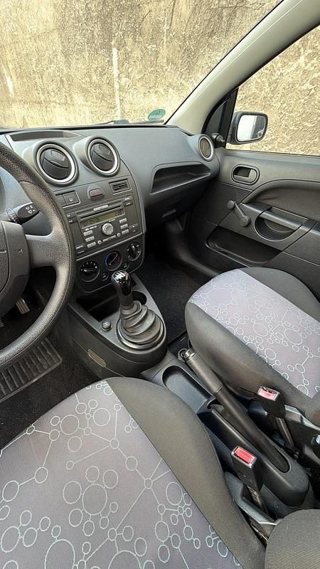 Gebraucht Ford Fiesta 70 PS (51 kW) 2006 Blau Kleinwagen