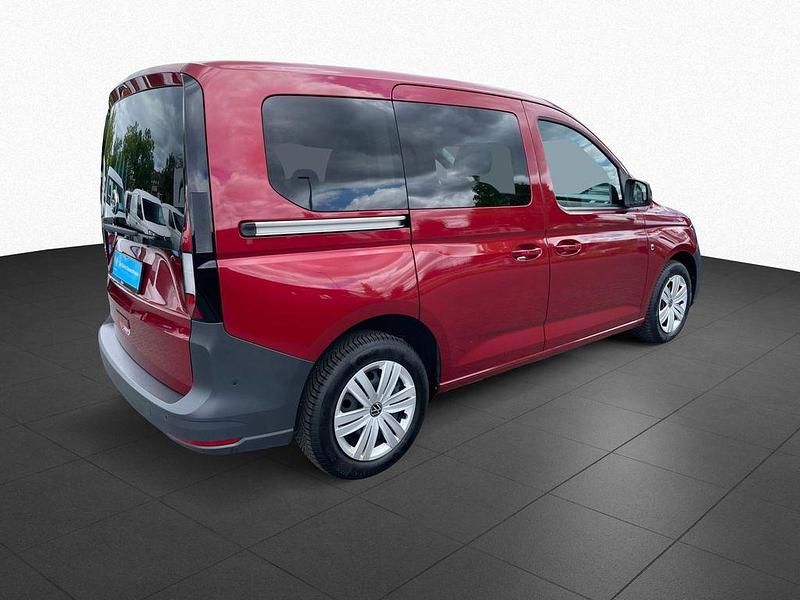 Gebraucht VW Caddy Basis 102 PS (75 kW) 2023 Fortanarot metallic Van / Kleinbus