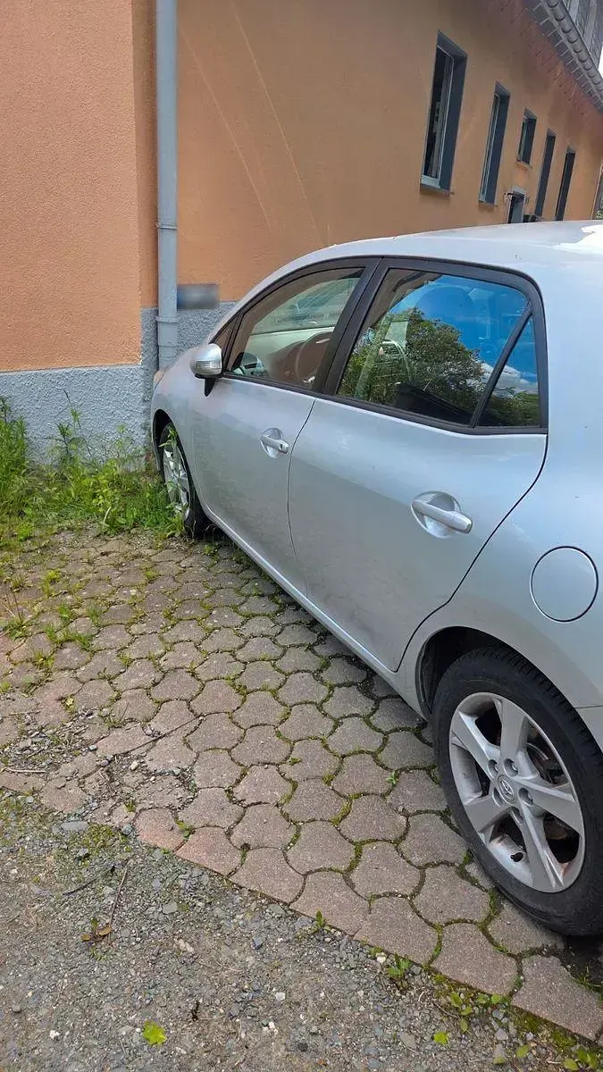 Gebraucht Toyota Auris Life 132 PS (97 kW) 2012 Silber Limousine