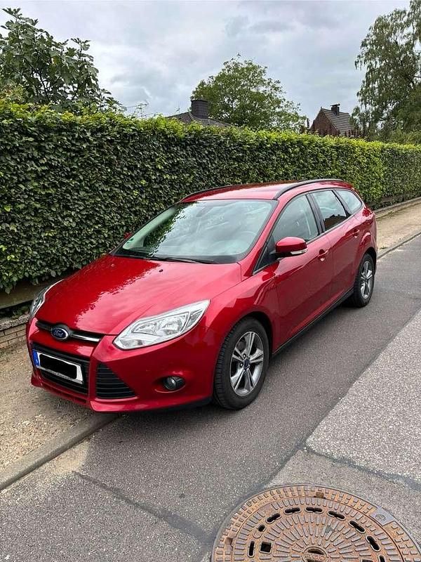 Rot Gebraucht 2014 Ford Focus SYNC Edition Kombi | 5.200 € (Guter Preis) - Bild 1/4