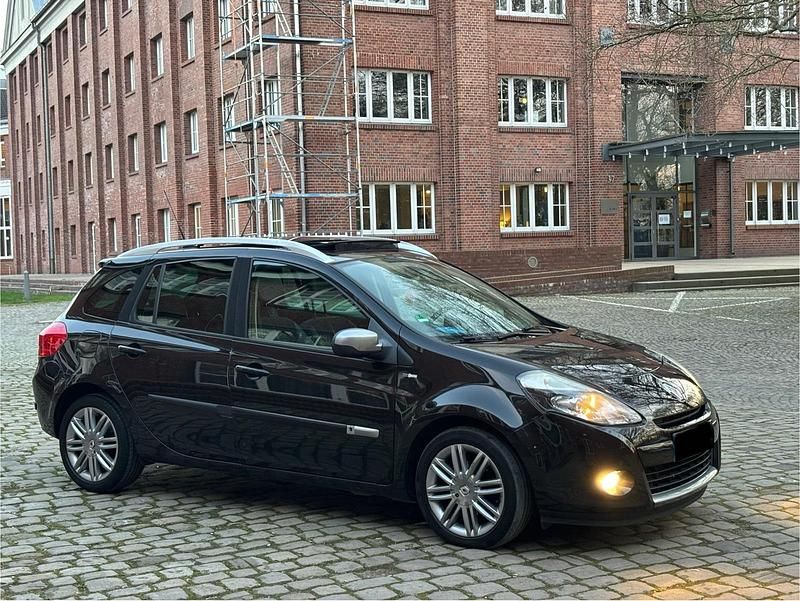 Gebraucht Renault Clio II 106 PS (77 kW) 2011 Schwarz Limousine