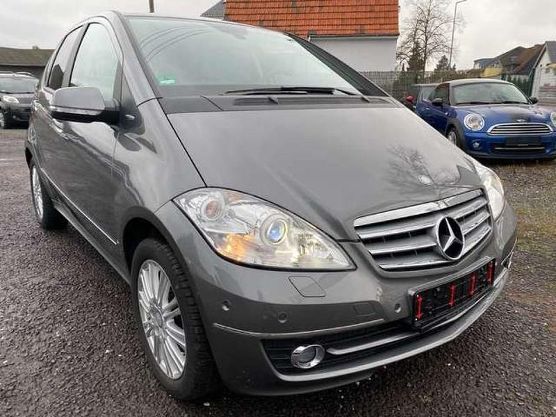 Gebraucht Mercedes A200 Elegance 136 PS (100 kW) 2010 Mountaingrau  met. Kleinwagen