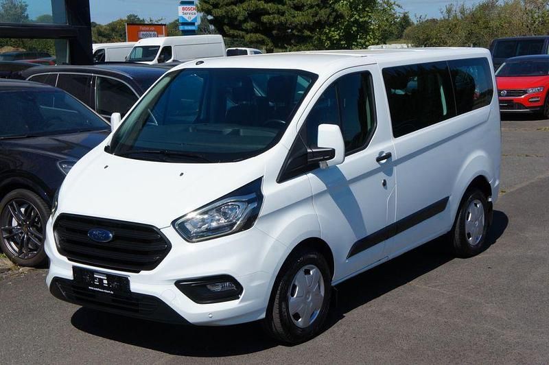 Weiß Gebraucht 2018 Ford Transit Custom Trend Van / Kleinbus | 19.888 € (Teuer) - Bild 1/4