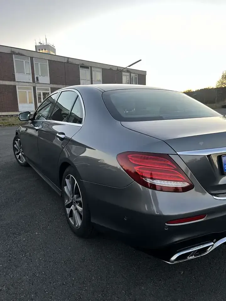 Gebraucht Mercedes E200 AMG line 184 PS (135 kW) 2017 Grau Limousine