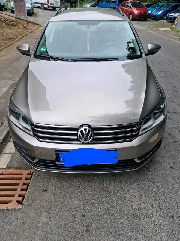Braun Gebraucht 2012 VW Passat Kombi | 6.990 € (Fairer Preis) - Bild 1/4