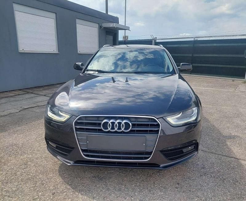 Grau Gebraucht 2012 Audi A4 Attraction Kombi | 8.500 € (Fairer Preis) - Bild 1/4