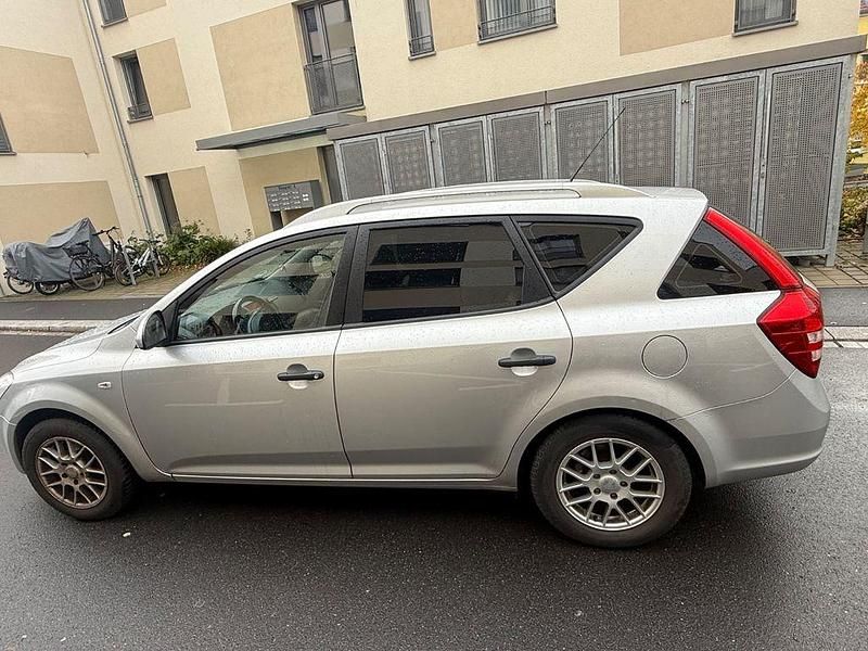 Silber Gebraucht 2007 Kia Ceed Sportswagon Kombi | 1.500 € (Fairer Preis) - Bild 1/4