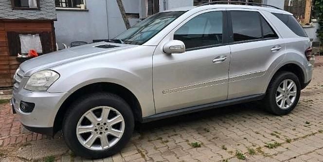 Silber Gebraucht 2005 Mercedes ML350 SUV | 4.299 € - Bild 1/4