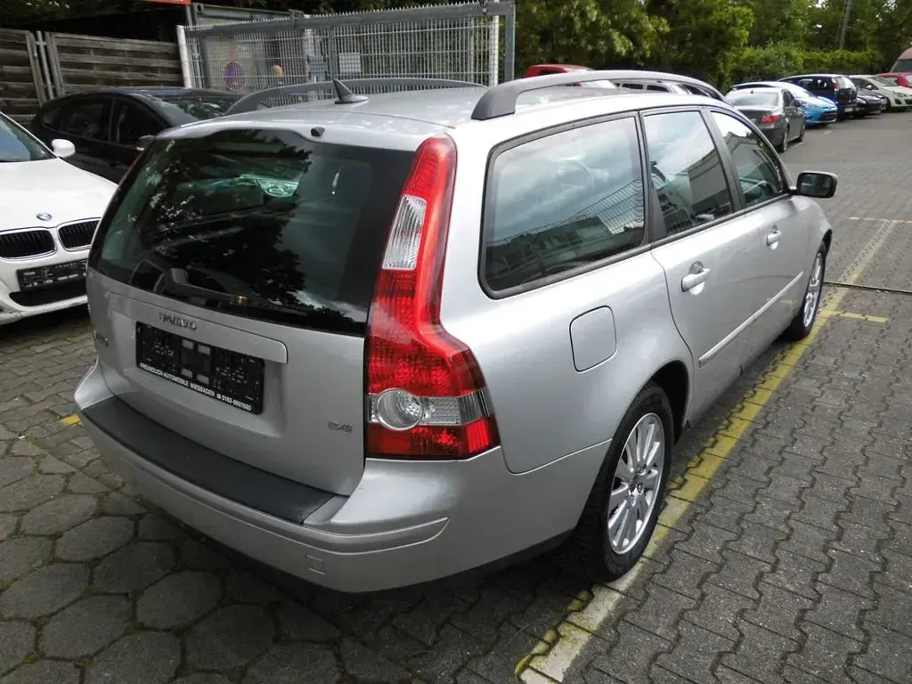 Gebraucht Volvo V50 Momentum 170 PS (125 kW) 2005 Silber Kombi