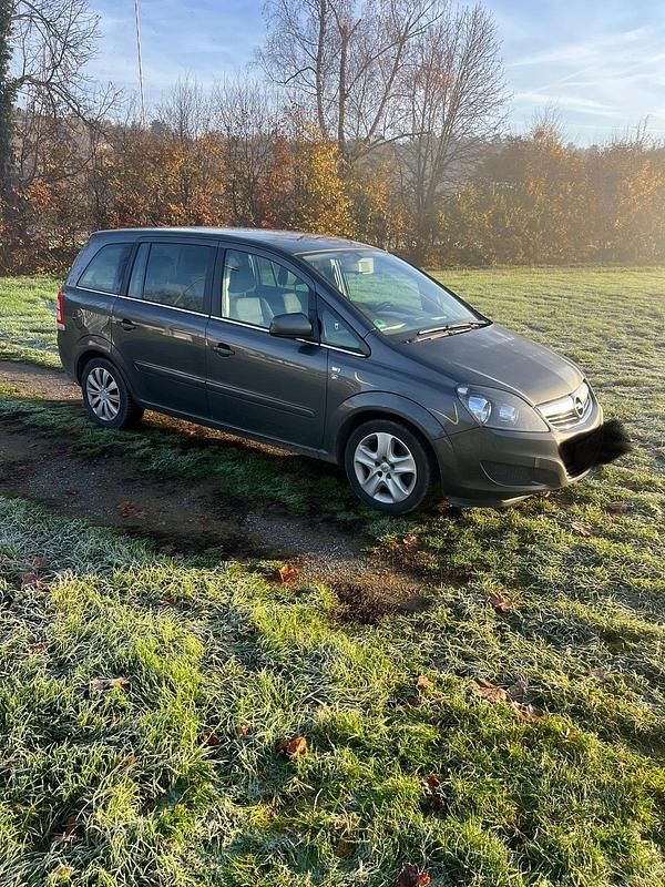Grau Gebraucht 2010 Opel Zafira Kombi | 2.490 € (Fairer Preis) - Bild 1/4
