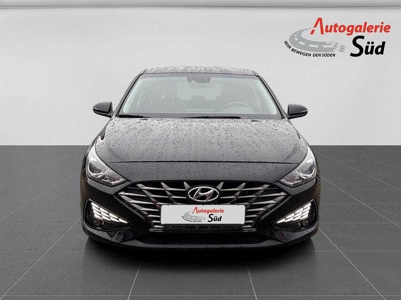 Gebraucht Hyundai i30 120 PS (88 kW) 2023 Phantom black Limousine