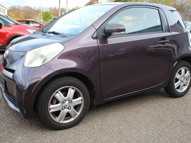 Gebraucht Toyota iQ 68 PS (50 kW) 2009 Deep amethyst mica metallic Kleinwagen
