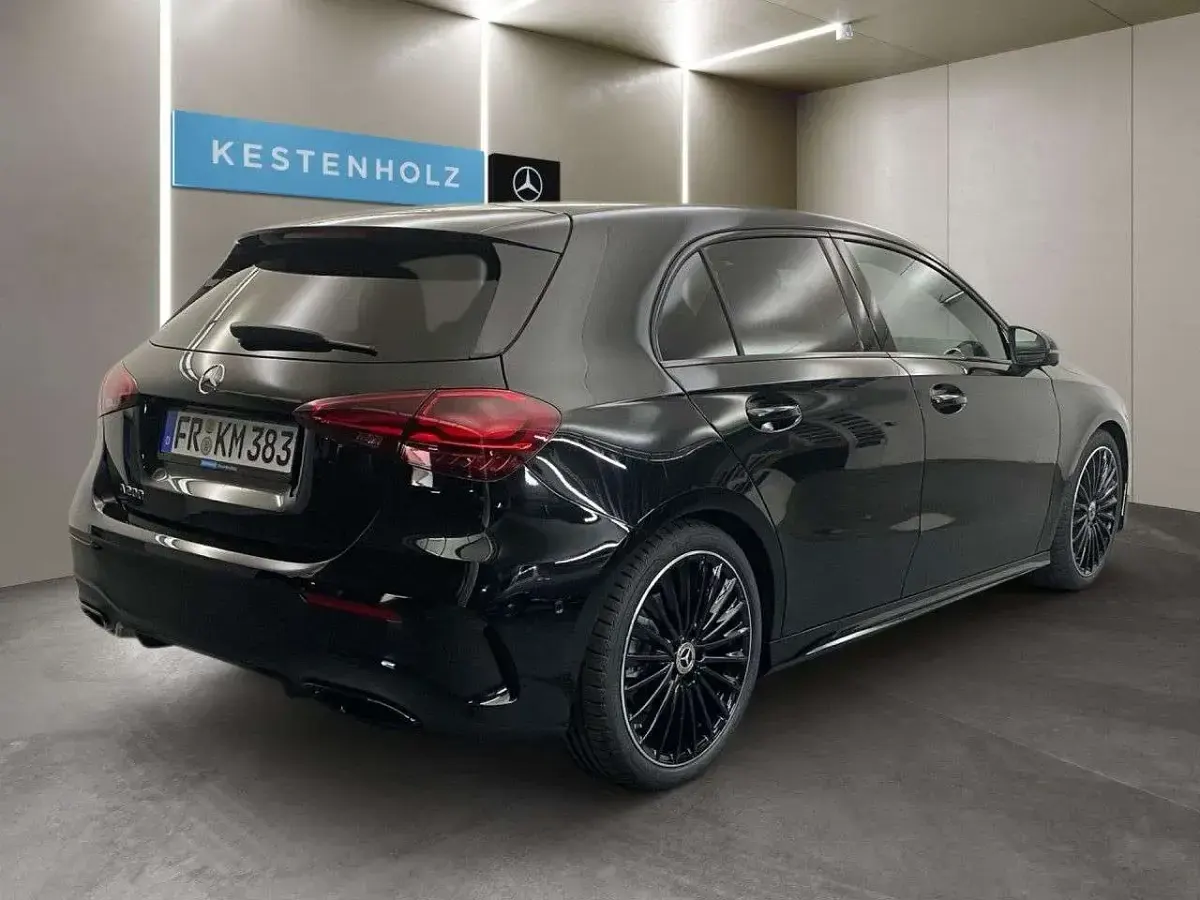 Gebraucht Mercedes A200 AMG 163 PS (119 kW) 2026 Kosmosschwarz Limousine