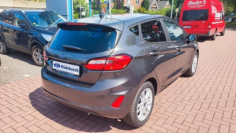 Gebraucht Ford Fiesta Titanium 101 PS (74 kW) 2023 Grau Limousine