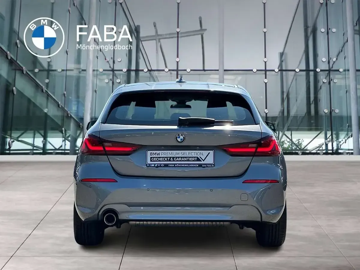 Gebraucht BMW 118 Advantage 136 PS (100 kW) 2023 Grau Kleinwagen