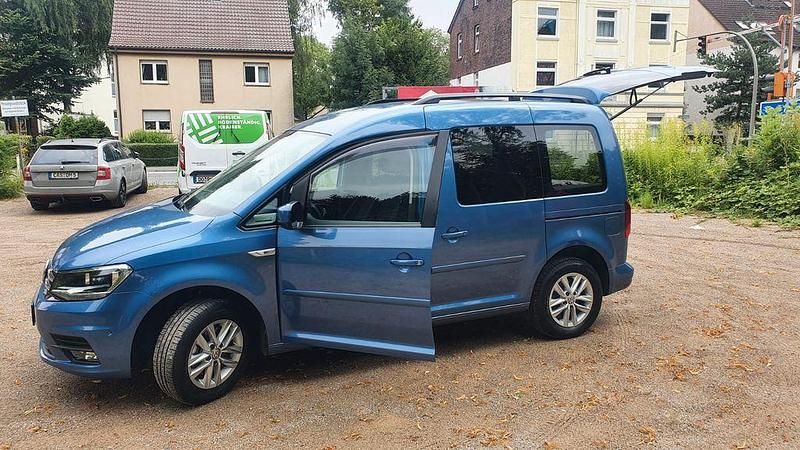 Blau Gebraucht 2018 VW Caddy Comfortline Van / Kleinbus | 13.900 € (Guter Preis) - Bild 1/4