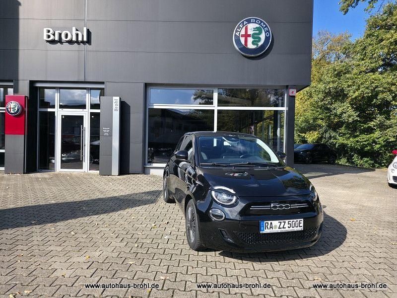 Schwarz Gebraucht 2022 Fiat 500e Icon Kleinwagen | 21.500 € (Fairer Preis) - Bild 1/4