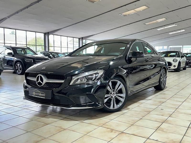 Kosmosschwarz Gebraucht 2019 Mercedes CLA180 Urban Limousine | 21.990 € (Fairer Preis) - Bild 1/4