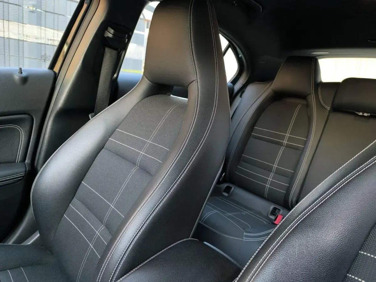 Gebraucht Mercedes A180 Urban 109 PS (80 kW) 2016 Schwarz Limousine