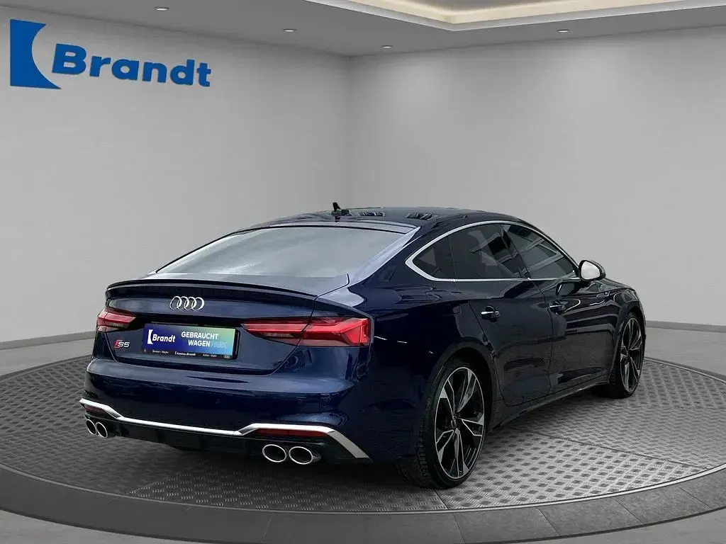 Gebraucht Audi S5 Sportback Ambiente 341 PS (250 kW) 2023 Navarrablau metallic (metallic) Kleinwagen