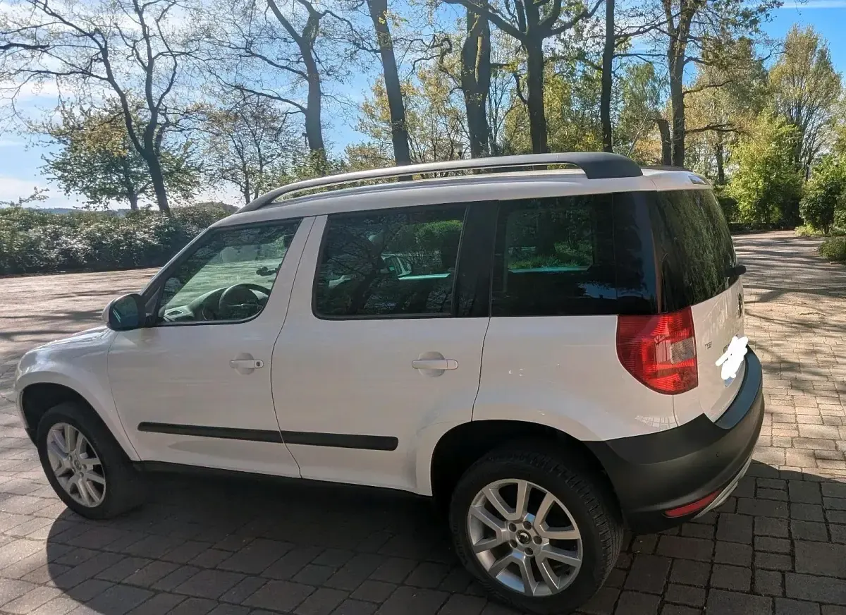 Gebraucht Skoda Yeti Ambition 122 PS (89 kW) 2013 Weiß SUV