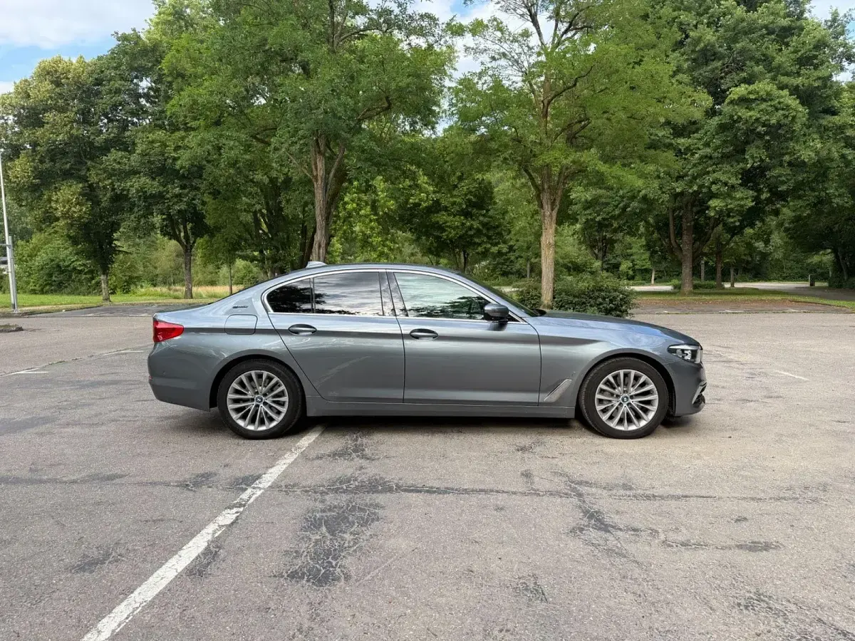 Gebraucht BMW 530e Luxury Line 252 PS (185 kW) 2019 Grau Limousine