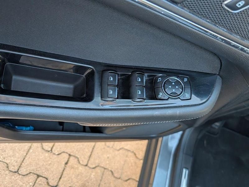 Gebraucht Ford S-MAX Titanium 150 PS (110 kW) 2017 Grau Van / Kleinbus