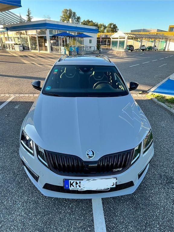 Grau Gebraucht 2018 Skoda Octavia RS Kombi | 21.200 € (Fairer Preis) - Bild 1/4