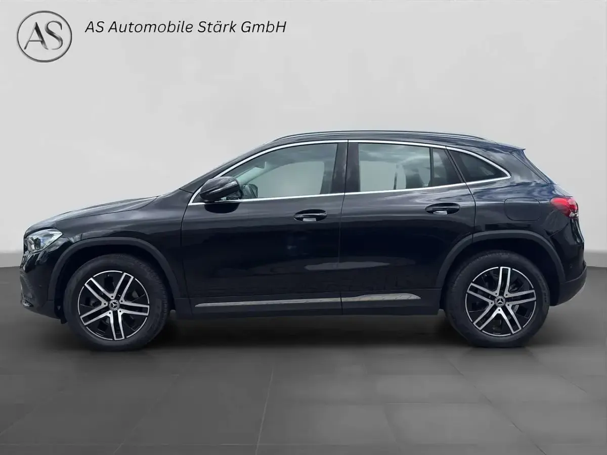 Gebraucht Mercedes 200 Progressive 163 PS (119 kW) 2023 Kosmosschwarz  metalliclack SUV