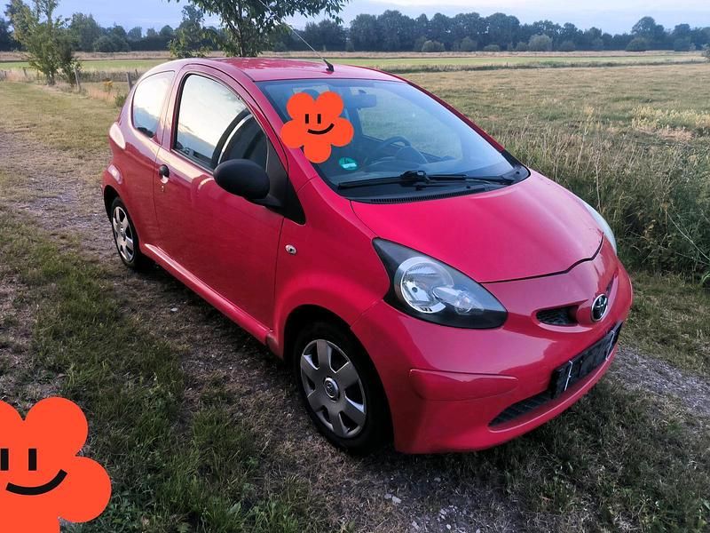 Rot Gebraucht 2008 Toyota Aygo Kleinwagen | 1.250 € (Fairer Preis) - Bild 1/4