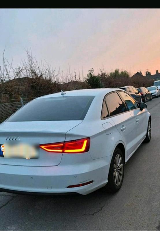 Gebraucht Audi A3 105 PS (77 kW) 2015 Weiß Limousine