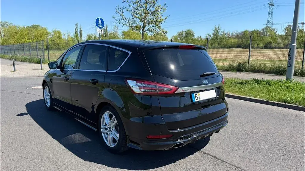 Używany Ford S-MAX Titanium 241 KM (177 kW) 2016 Czarny Minivan