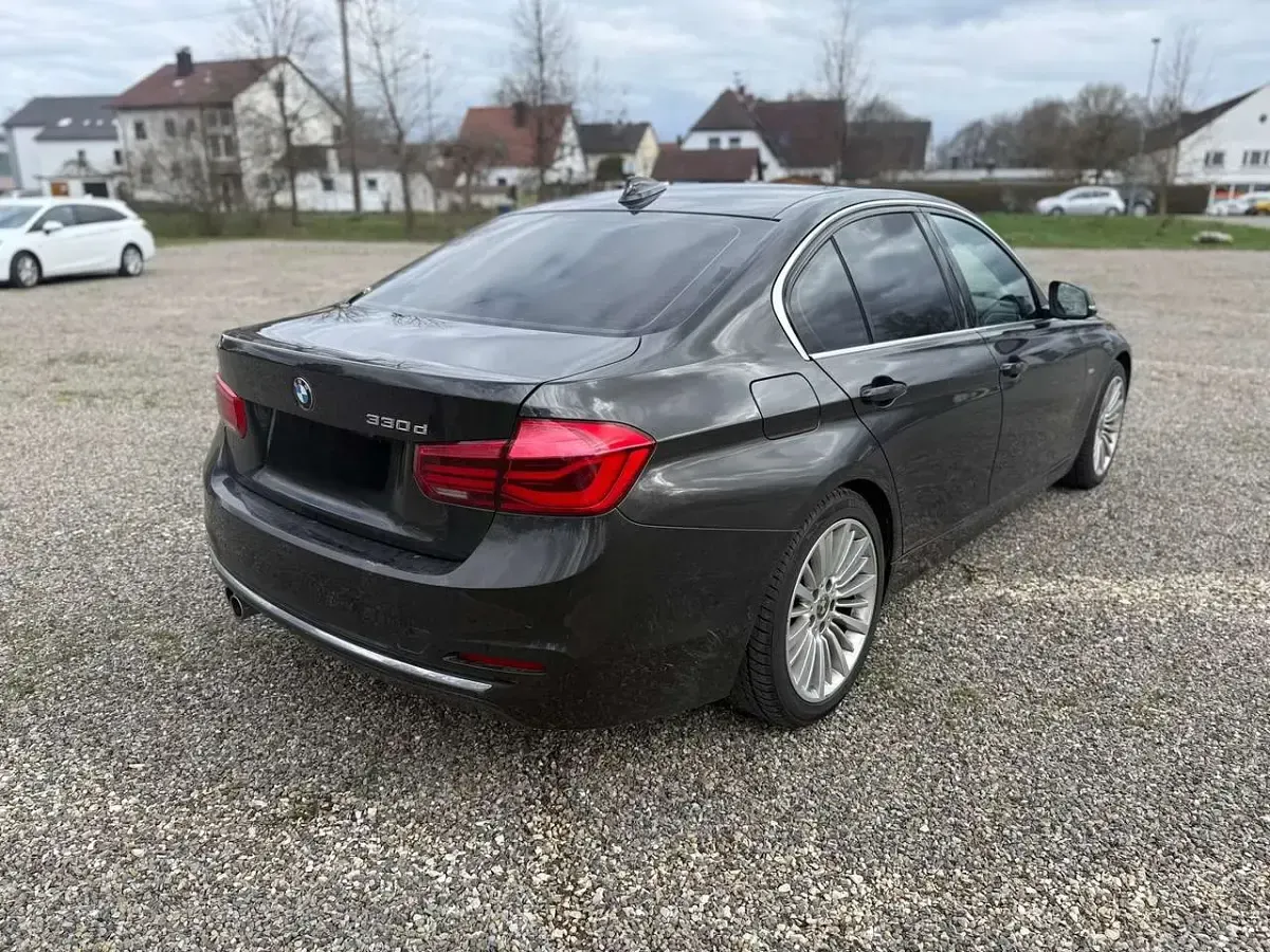 Gebraucht BMW 330 Luxury Line 258 PS (189 kW) 2016 Braun Limousine