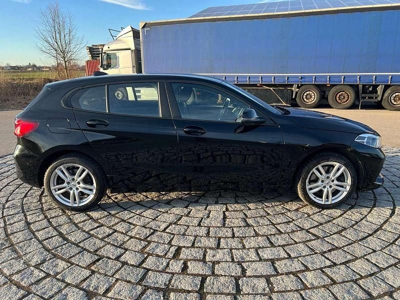 Gebraucht BMW 120 178 PS (130 kW) 2023 Schwarz ii/bonnet fluid black Kleinwagen