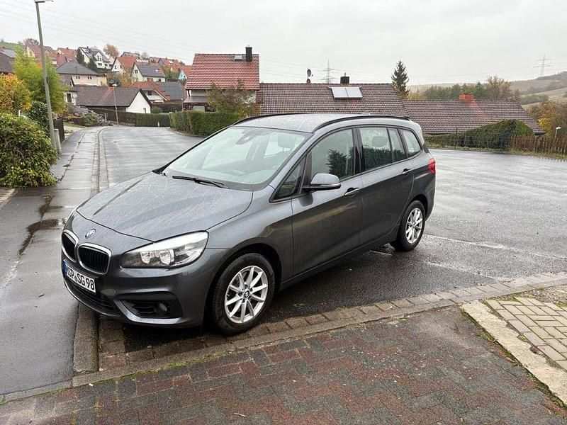 Grau Gebraucht 2016 BMW 218 Gran Tourer Advantage Van / Kleinbus | 13.000 € (Guter Preis) - Bild 1/4