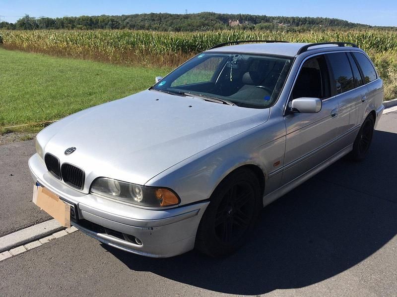 Silber Gebraucht 2003 BMW 525 Kombi | 1.900 € - Bild 1/4