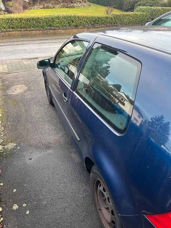Gebraucht VW Golf IV Basis 75 PS (55 kW) 2000 Blau Kleinwagen