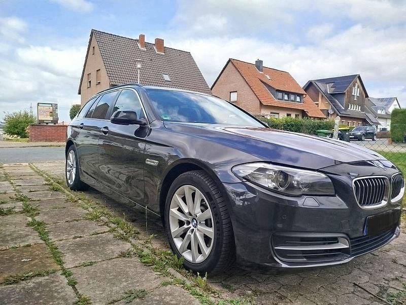Schwarz Gebraucht 2013 BMW 525 Kombi | 12.850 € (Fairer Preis) - Bild 1/4