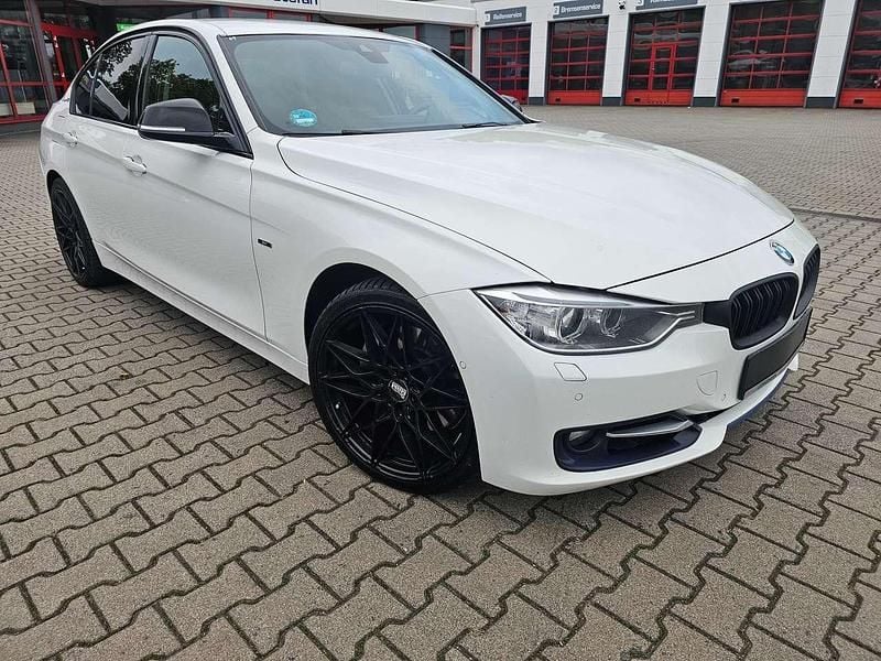 Weiß Gebraucht 2014 BMW ActiveHybrid 3 Sport Line Limousine | 14.999 € - Bild 1/4