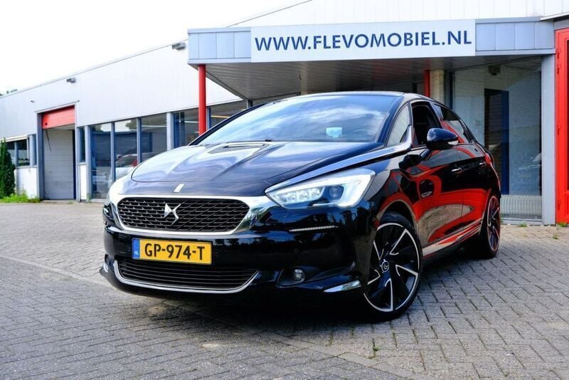 Schwarz Gebraucht 2015 DS Automobiles DS5 Kleinwagen | 7.950 € - Bild 1/4