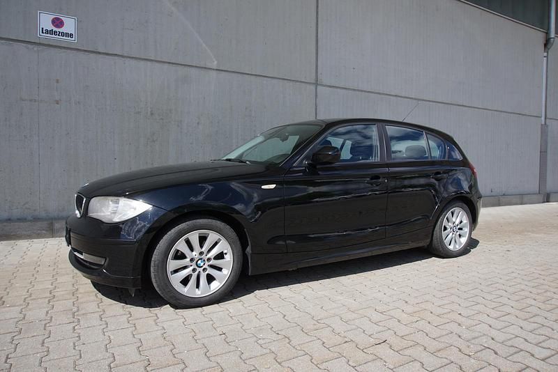Gebraucht BMW 118 143 PS (105 kW) 2011 Schwarz ii Kleinwagen