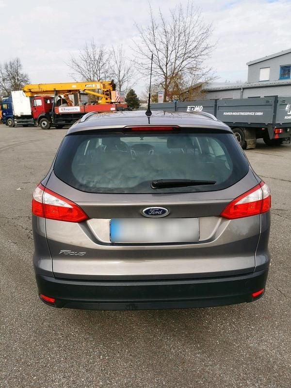 Gebraucht Ford Focus 100 PS (73 kW) 2014 Braun Kombi