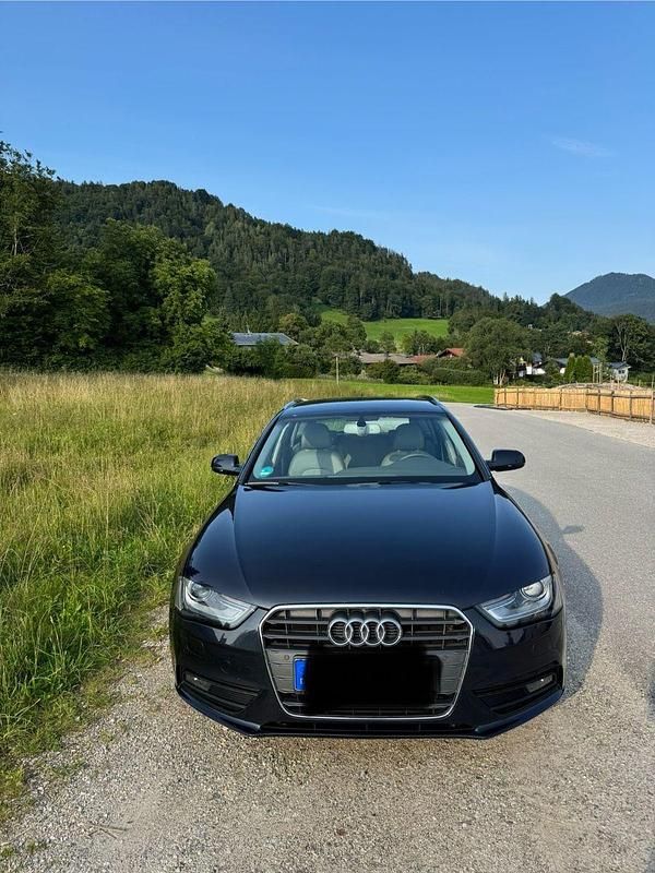 Blau Gebraucht 2013 Audi A4 Kombi | 12.300 € (Etwas zu teuer) - Bild 1/4