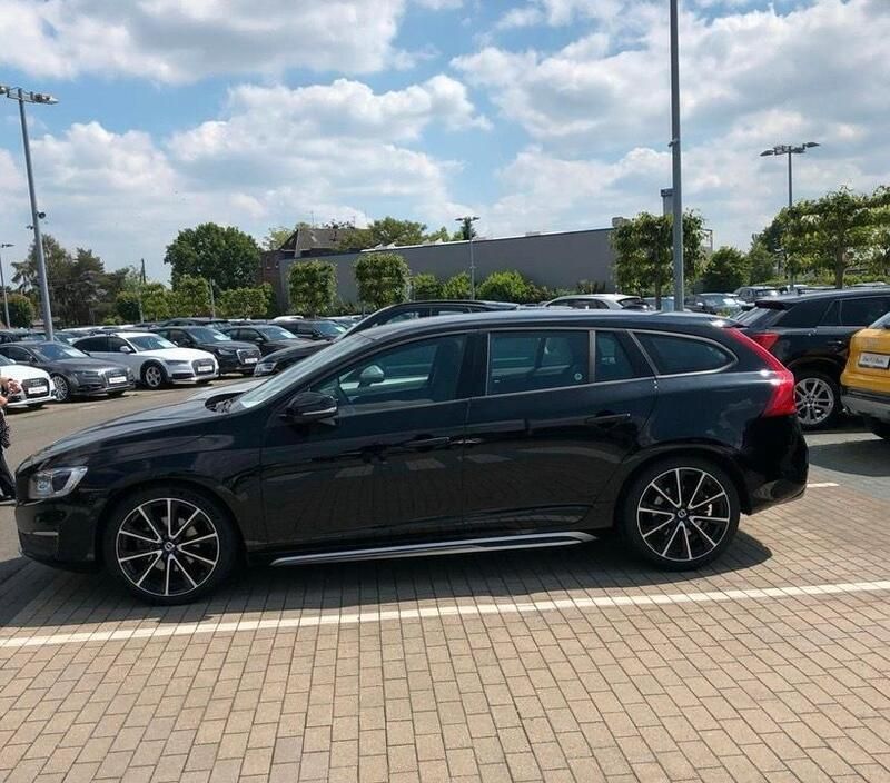 Schwarz Gebraucht 2016 Volvo V60 Business Edition Kombi | 12.000 € (Guter Preis) - Bild 1/4