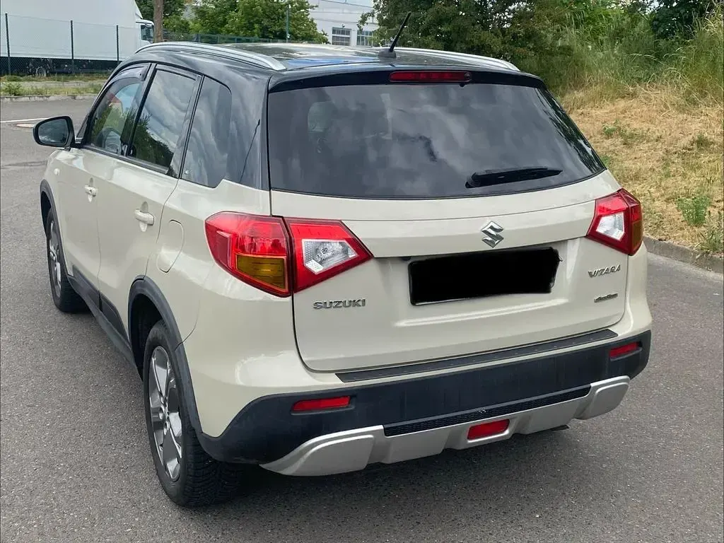 Gebraucht Suzuki Vitara Comfort 120 PS (88 kW) 2015 Beige SUV