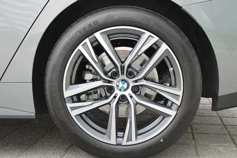 Neu BMW 420 Coupé Sport Line 184 PS (135 kW) 2026 Grau Coupé