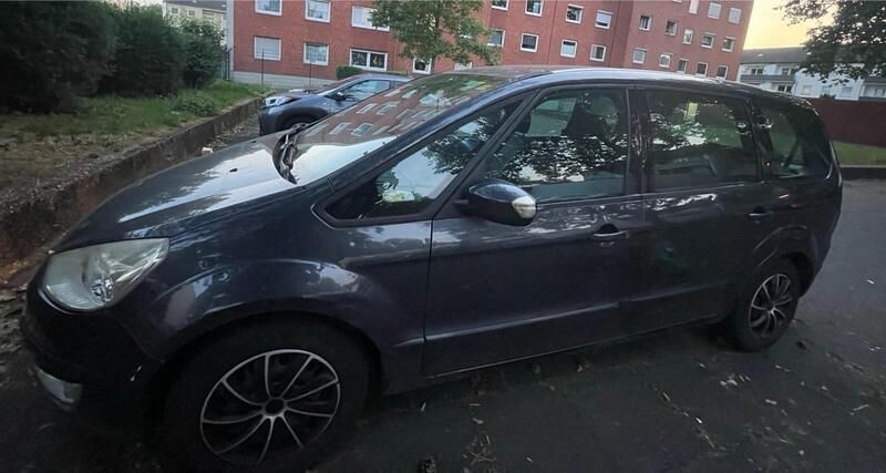 Grau Gebraucht 2006 Ford Galaxy Van / Kleinbus | 2.000 € (Fairer Preis) - Bild 1/4