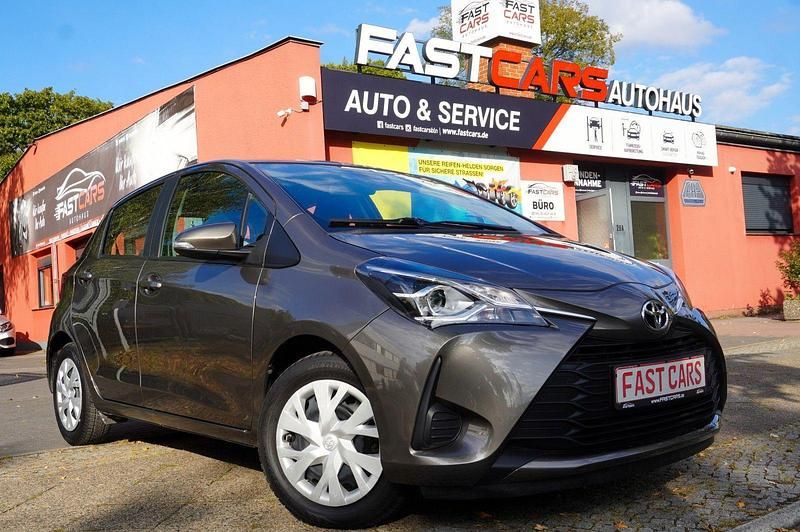 Grau Gebraucht 2017 Toyota Yaris Comfort Kleinwagen | 8.990 € (Guter Preis) - Bild 1/4